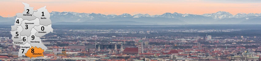Skyline von München mit den Alpen